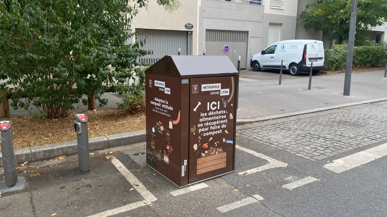 Les bornes à compost de Lyon ont déjà collecté l’équivalent du poids de la tour Eiffel !